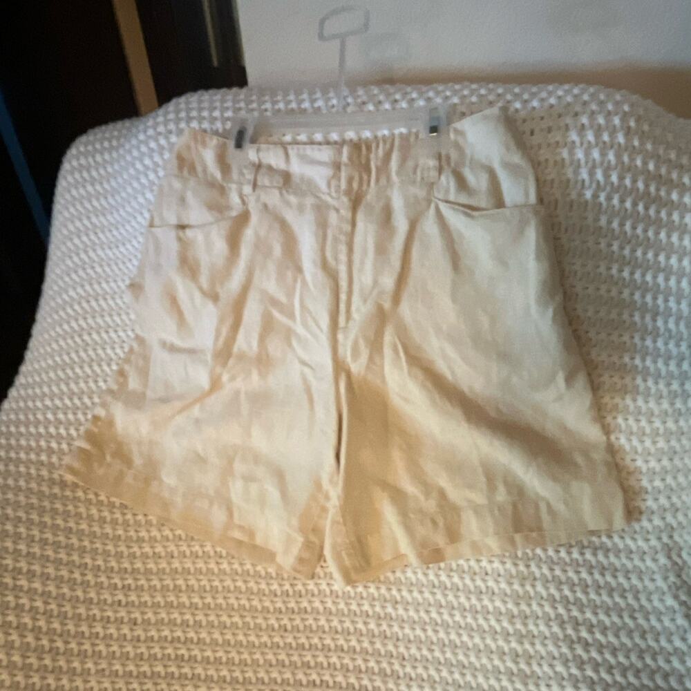 Telluride Clothing Co. Women's Beige Linen Chino Shorts Size 8 with Pockets.